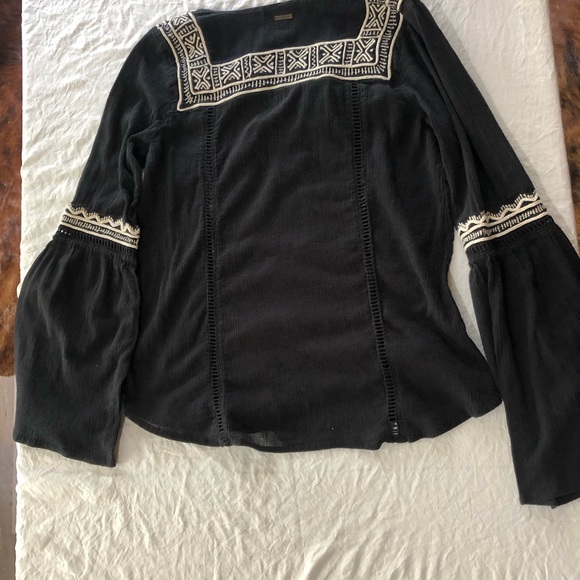 Cute Beachy type shirt - Picture 3 of 6